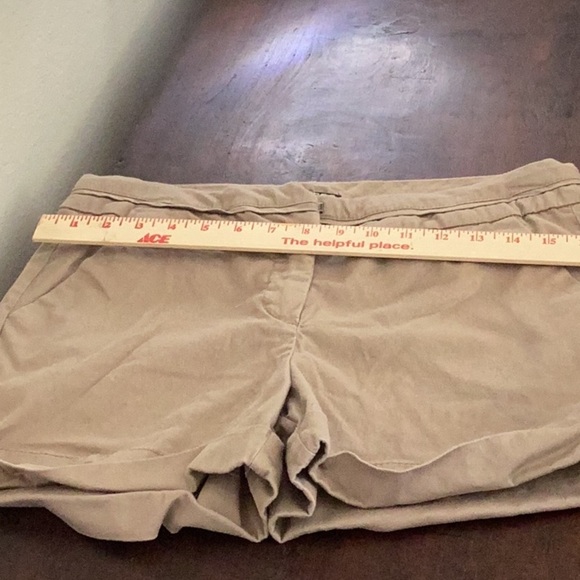 Express Tan Cargo Shorts Relaxed Fit - Picture 6 of 7